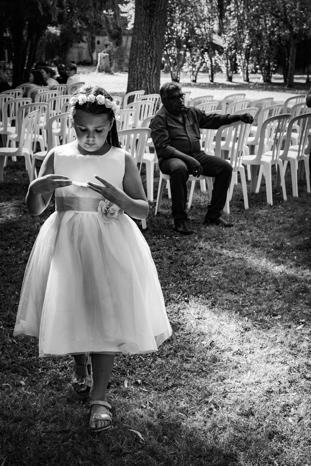 Photo en noir et blanc d'une cérémonie de mariage