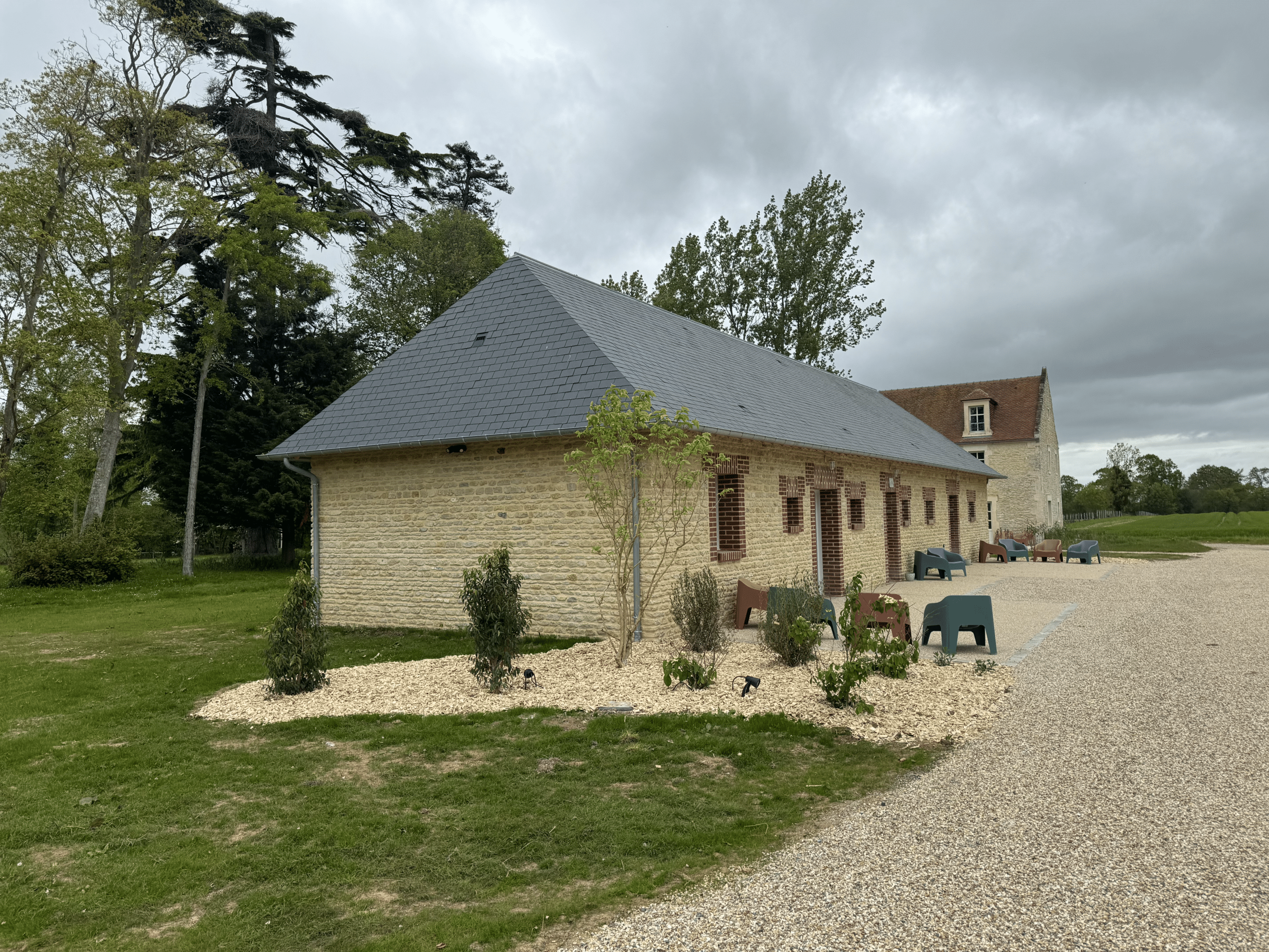 Dépendance en pierre domaine de bois roger